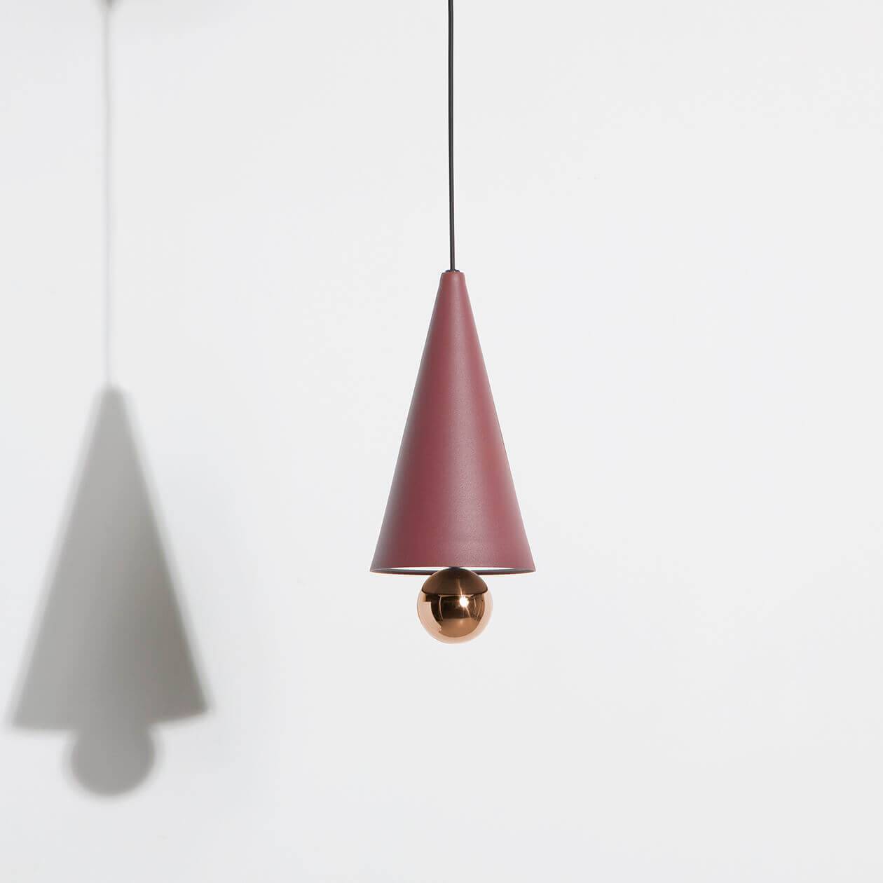 Small-pendant-lamp-Cherry-LED-brown-red-Petite-Friture