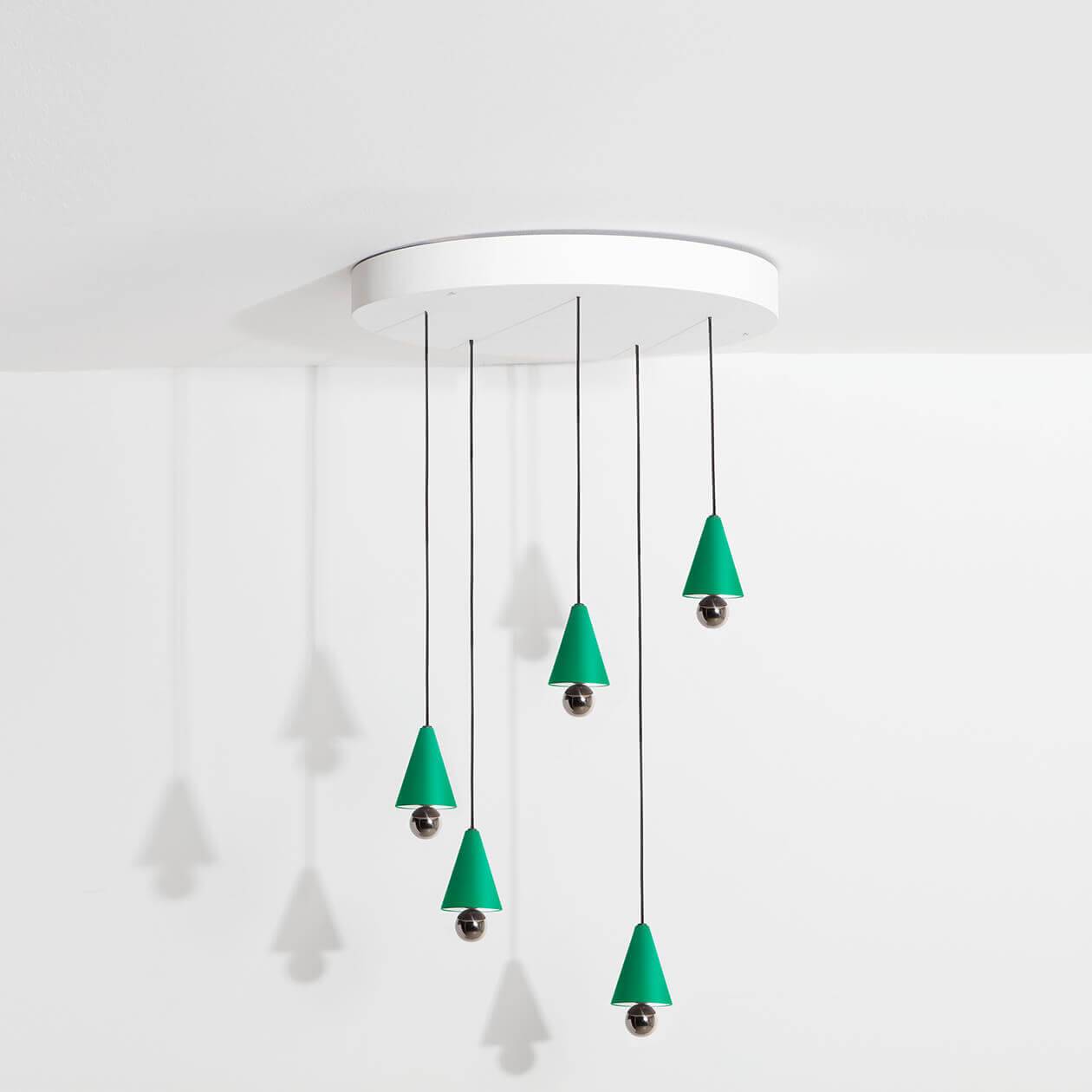 Lifestyle-Chandelier-Cherry-LED-green-Petite-Friture
