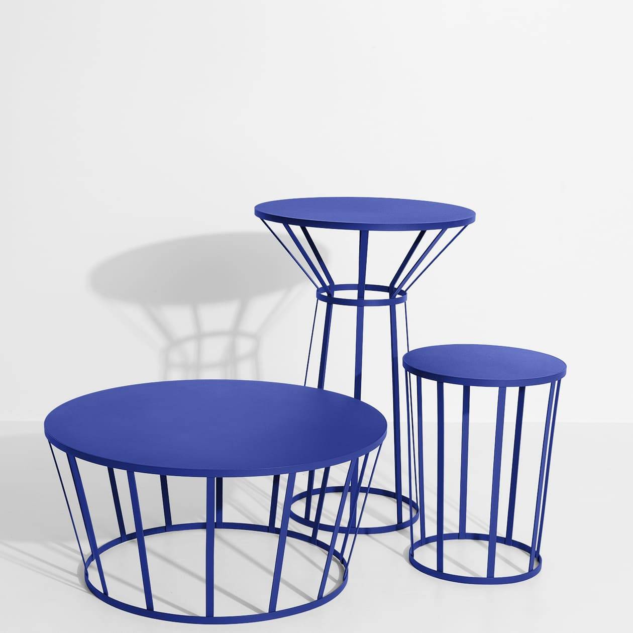 Table d'appoint / tabouret bleu et Table basse bleu et table bistrot bleu Hollo - Petite Friture